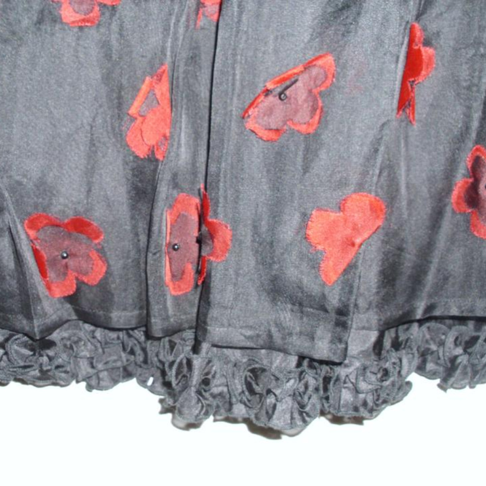 Magnificent 3D floral embroidered black silk skirt - Picture 4 of 4